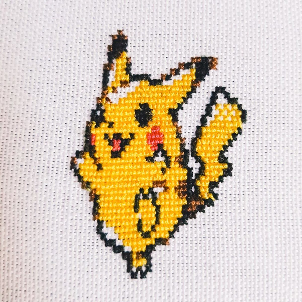 Modèle de point de croix gratuit Pikachu Saxe