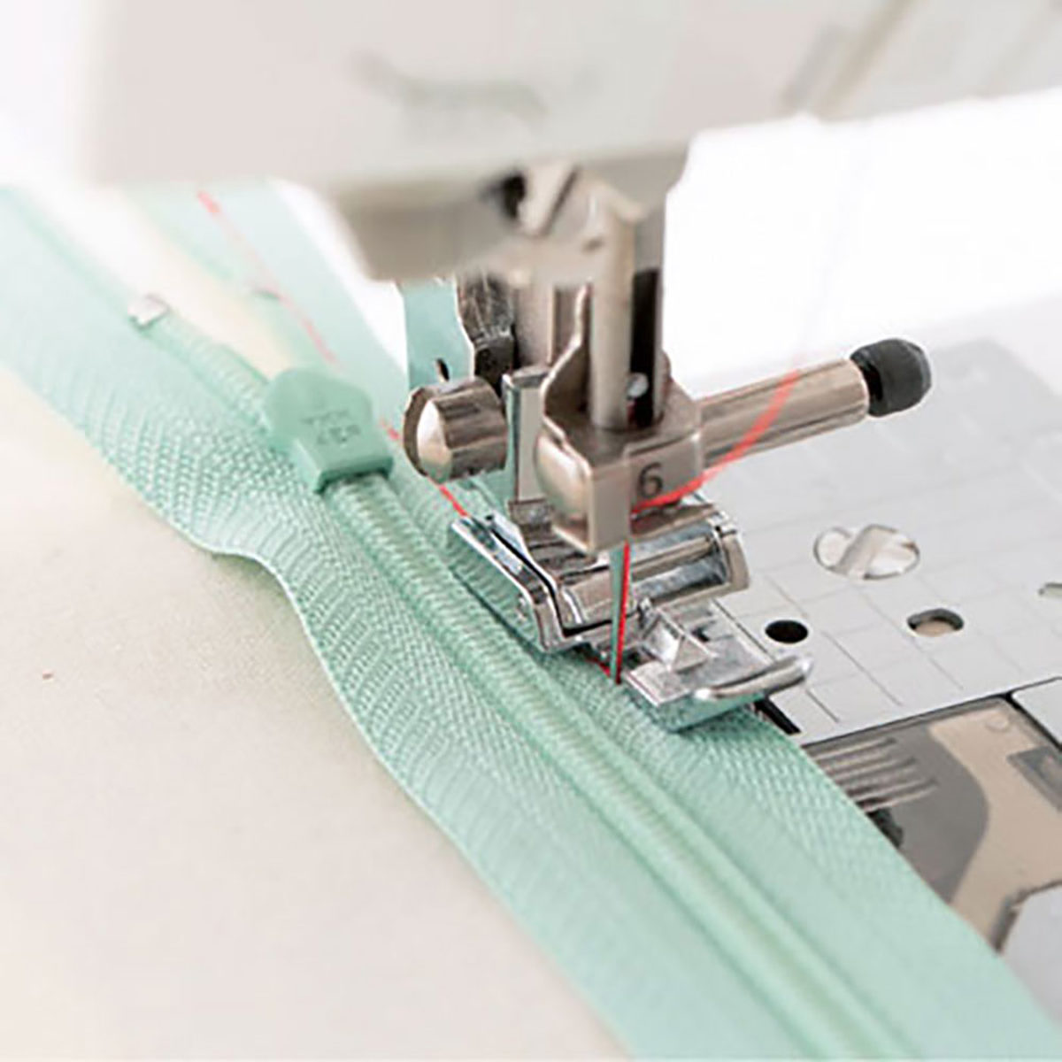 DIY Couture : apprenez à coudre une pochette avec une fermeture éclair