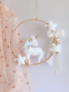 idée déco chambre fille DIY en feutrine licorne