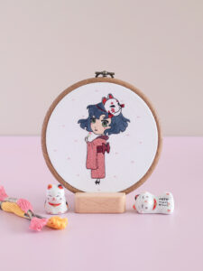 motif broderie manga demoiselle masque kitsune